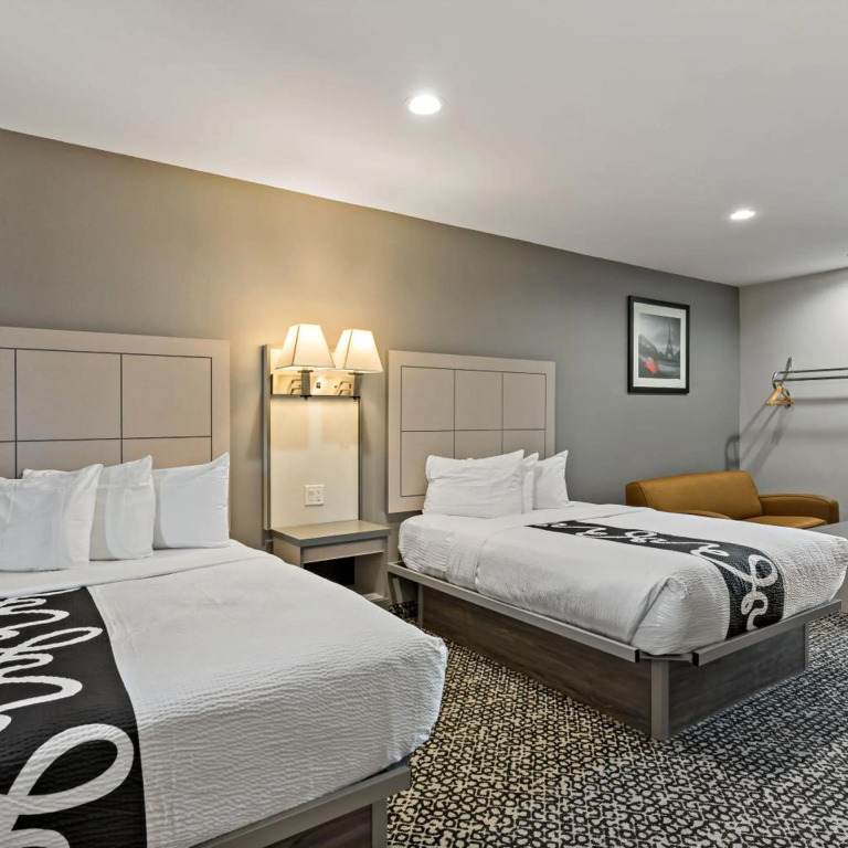 Paris Inn & Suites