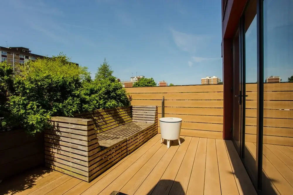 Three Bedroom Flat In Shoreditch With Large Balcony