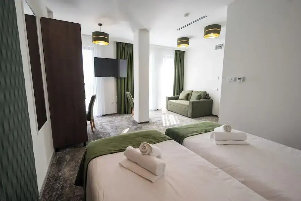 ALIVE HOTEL