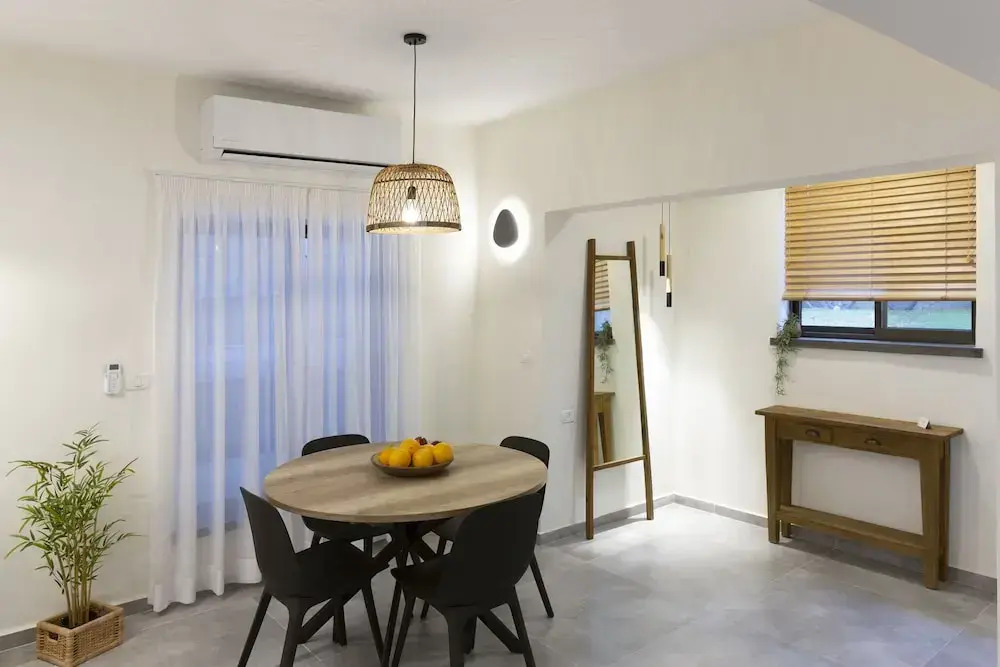 AirTLV Sirkin Apartment