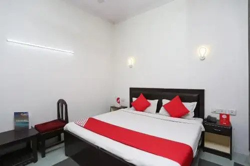 OYO 14511 Apollo Inn