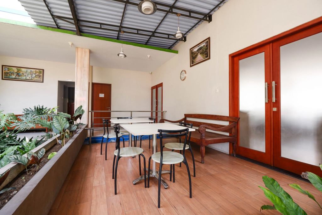 OYO 1532 Mawar Indah Hotel