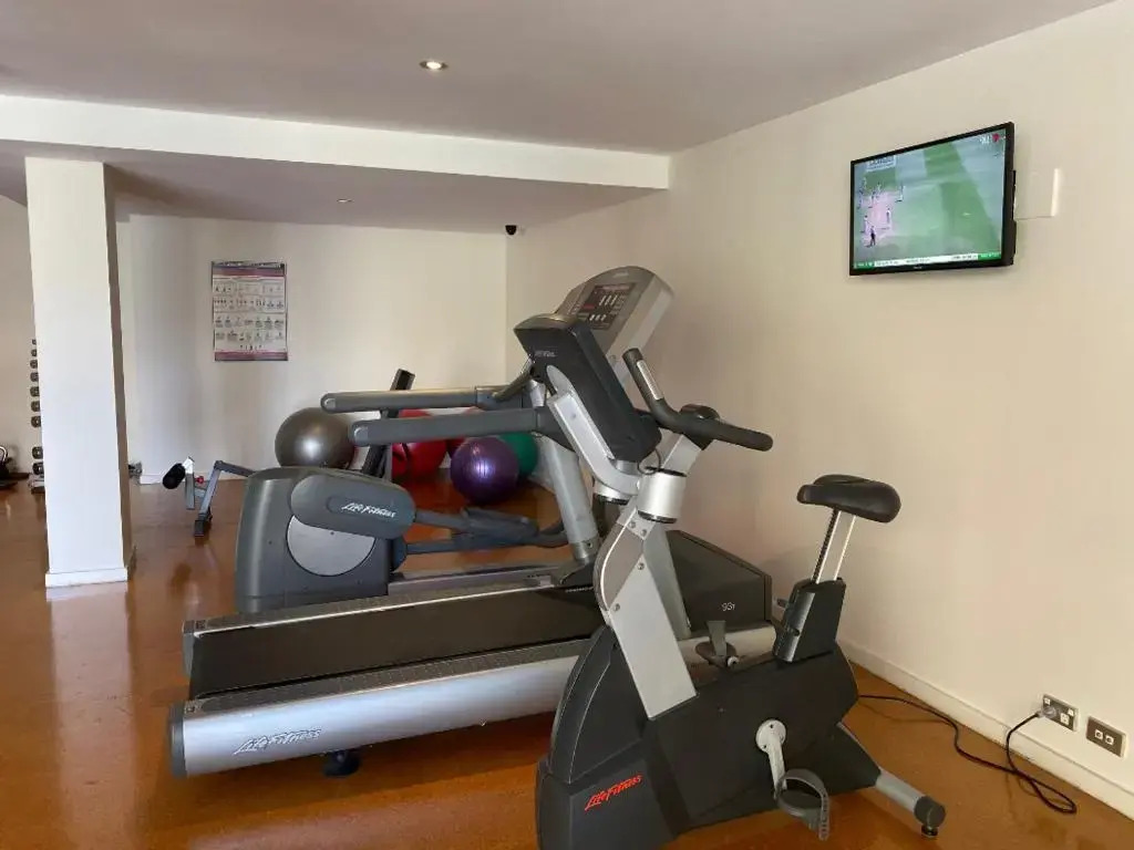 Arena Resort Style Exec Free Netflix Wifi Wine
