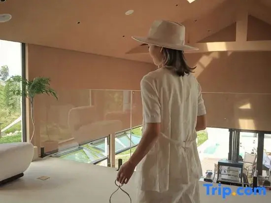 Mu Yi Mu Yi See the mountains and wild luxury art vacation