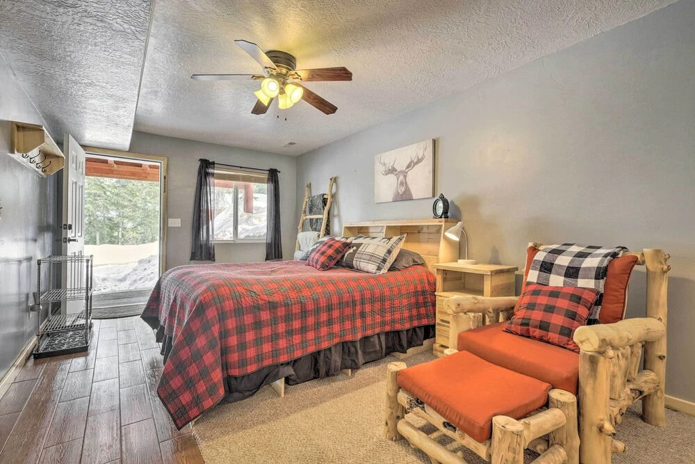 Cabin w/ Deck & Fire Pit in Duck Creek Village