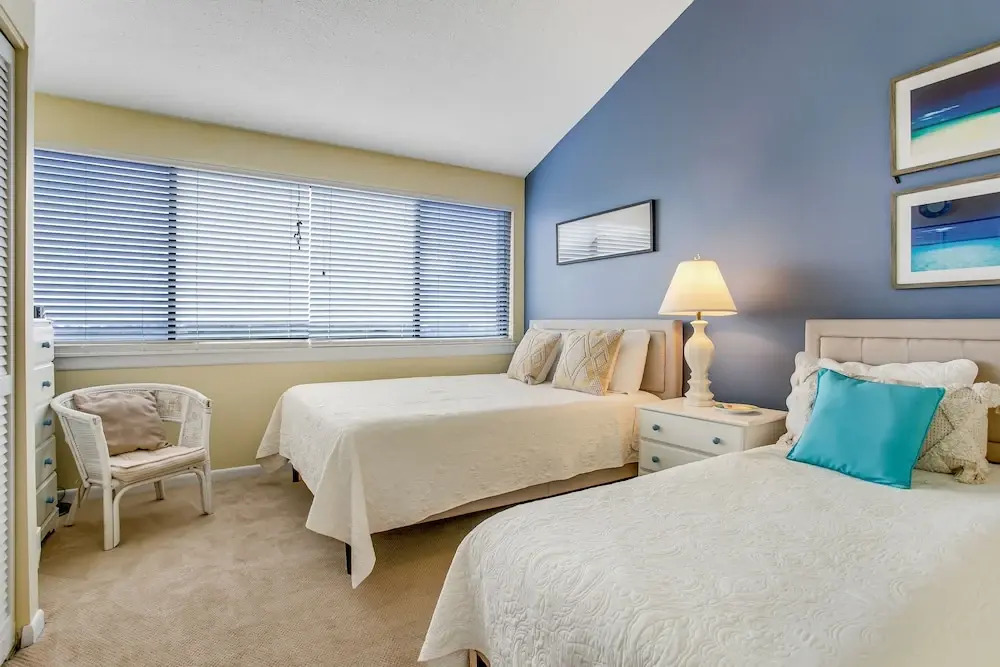 Ocean-view 4th-floor Condo With Balcony, Outdoor Pool & Central AC