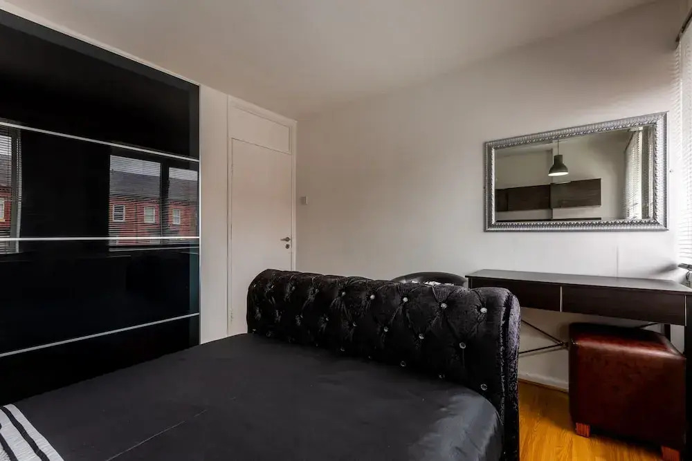 6-bed Apartment in Liverpool