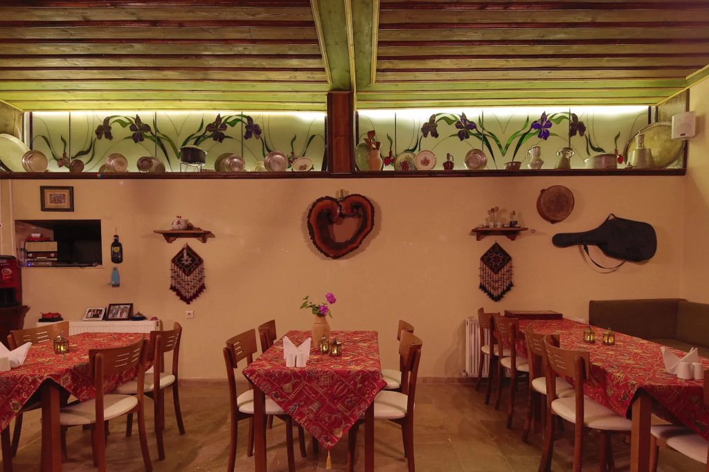Jerveni Cave Hotel