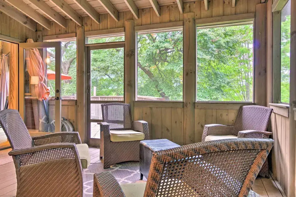 Luxe Rumbling Bald Home w/ Deck & Mountain View