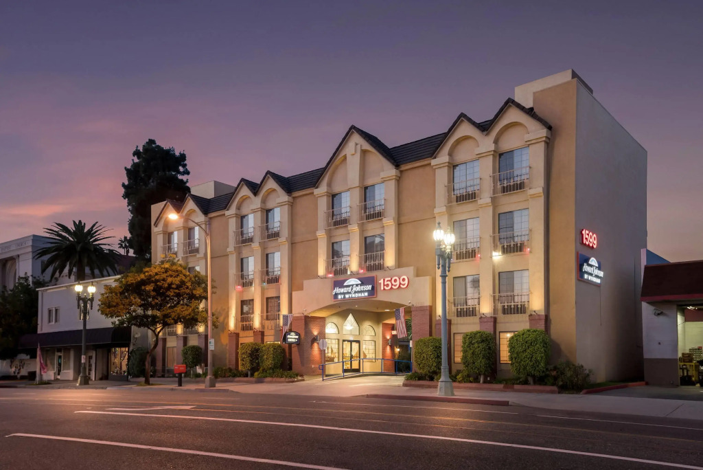 Howard Johnson by Wyndham Pasadena