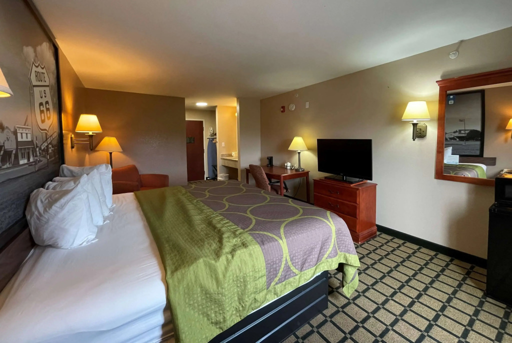 Super 8 by Wyndham Rolla