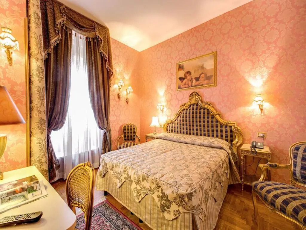 Domus Colosseo Hotel