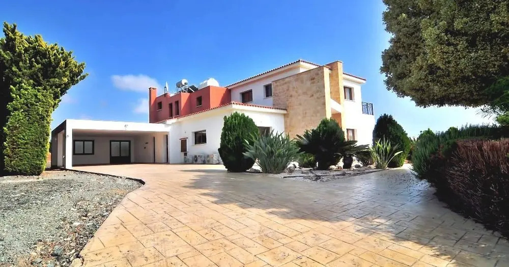 Impressive Large Villa Huge Heated Pool Garden