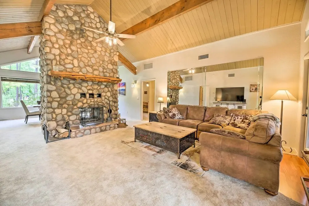 Wooded Yard, Gas Grill: Lush Pinetop Retreat