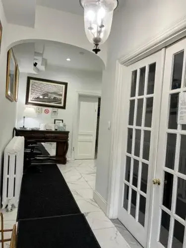 Gorgeous One - 2Bdrm Home-Metro and Pkg. nearby
