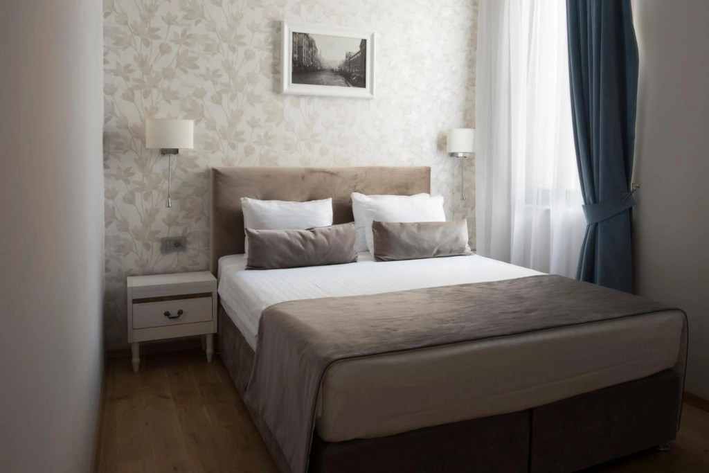 New Era Hotel Old Town - parking with fee nearby - NOT at the hotel
