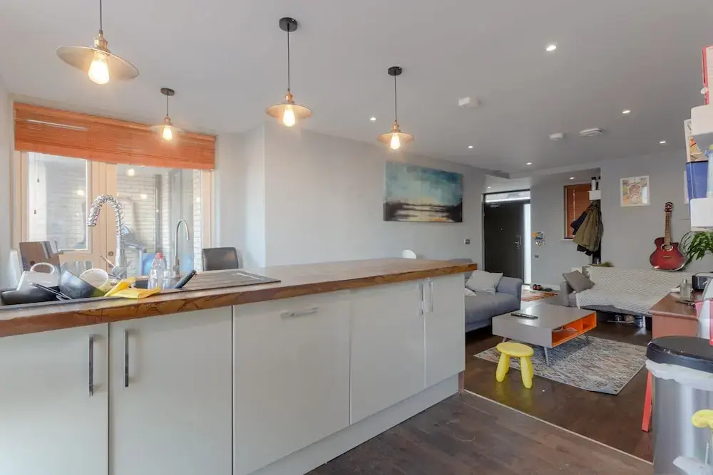 Modern 1 Bedroom Apartment in Central Location