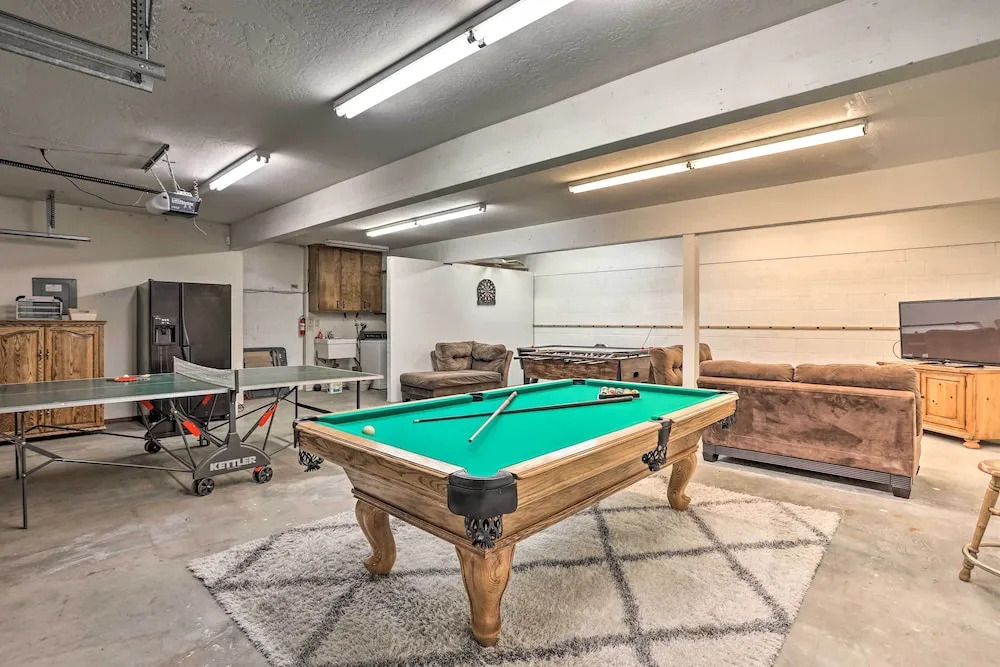 Boho-chic Home w/ Game Room Near Lake Gregory!