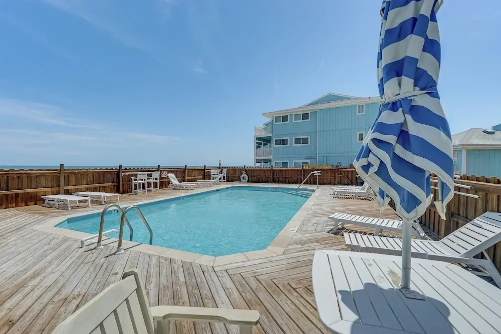 Sandy Oceanfront 2nd FL 1BR W/pool at The Riggings