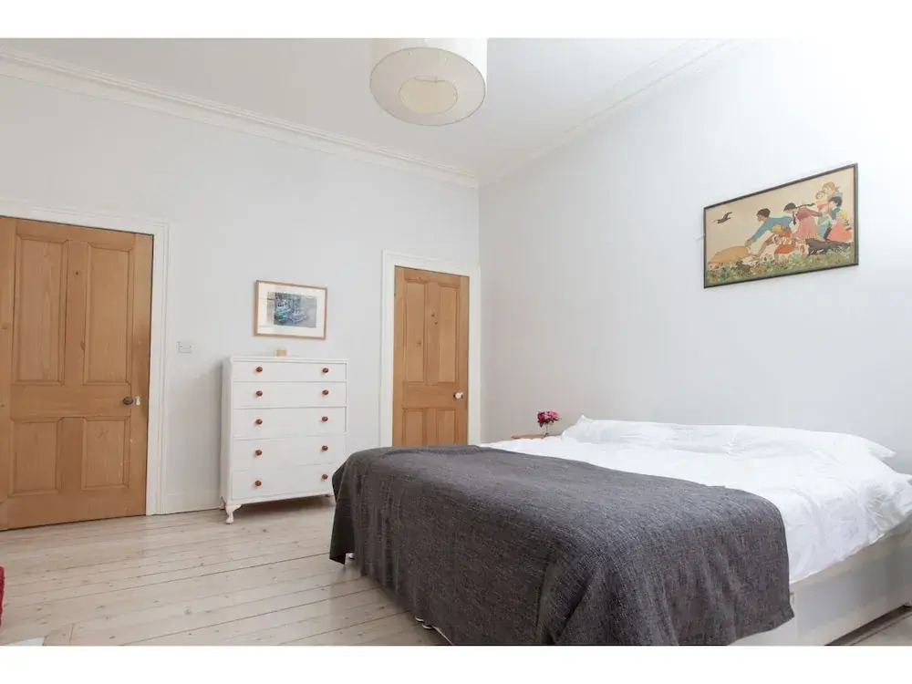 Bright Corner 1BR Tenement Next to Meadows