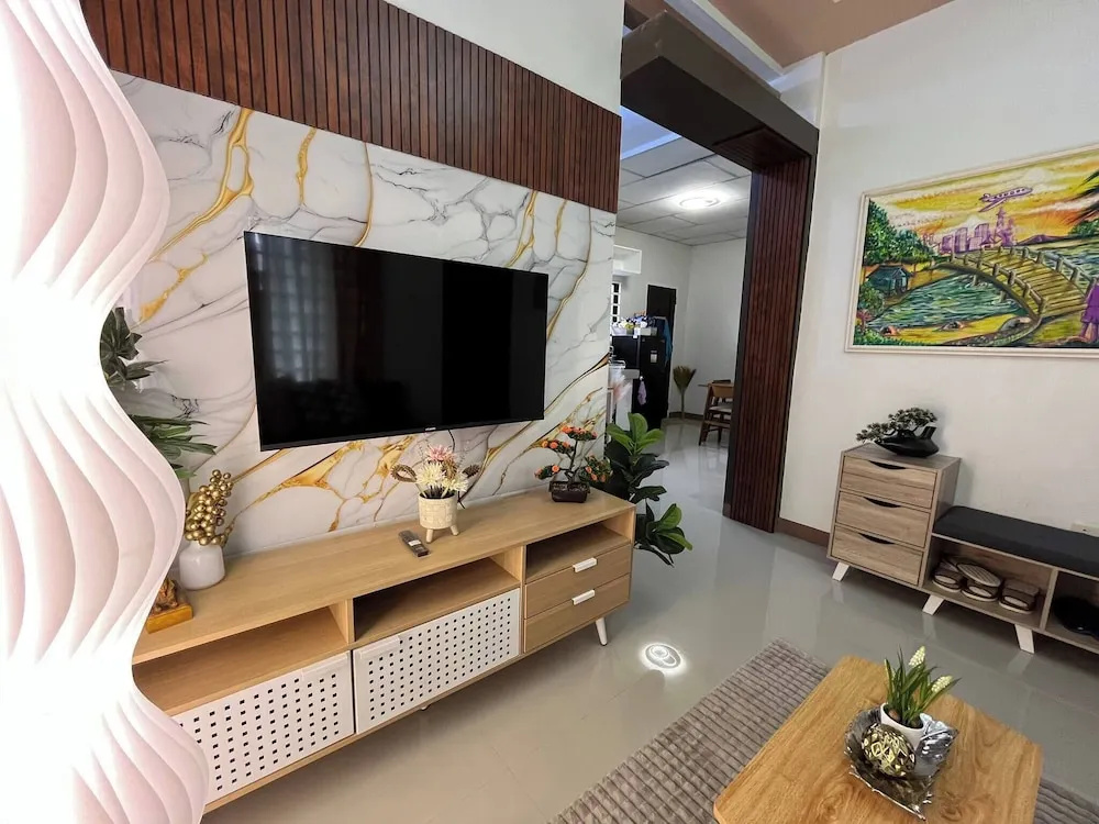 Bloomstone - 2BR Family Suite in Gensan