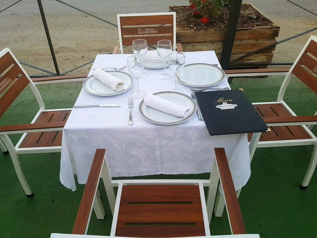 Albenzaire Hotel Asador