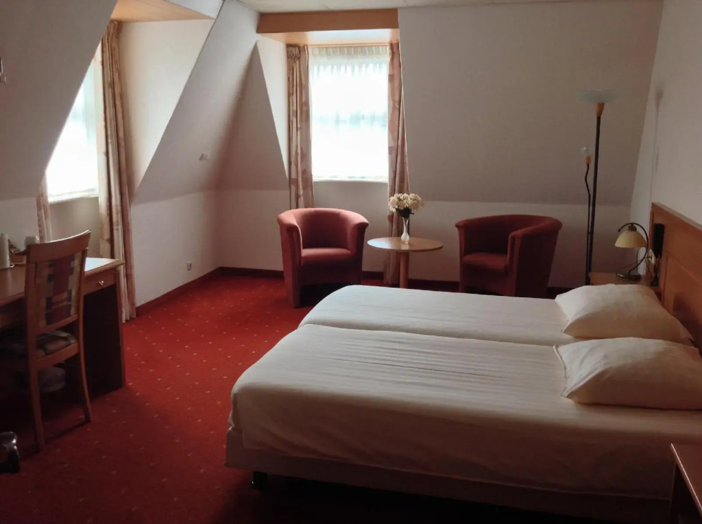 SuyderSee Hotel