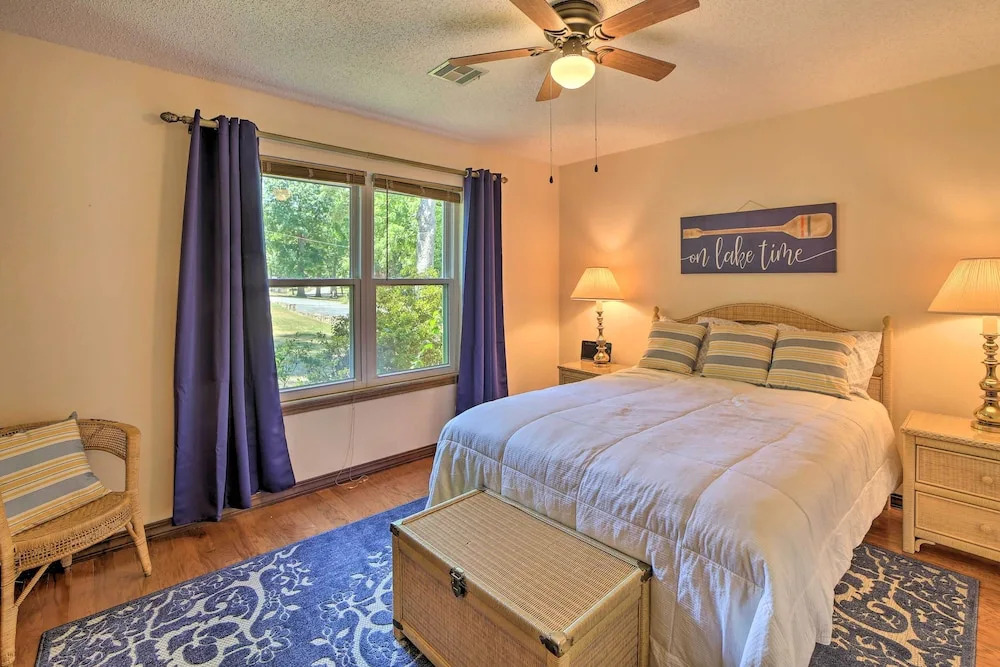 Grand Lake Views + Fire Pit: Monkey Island Home!