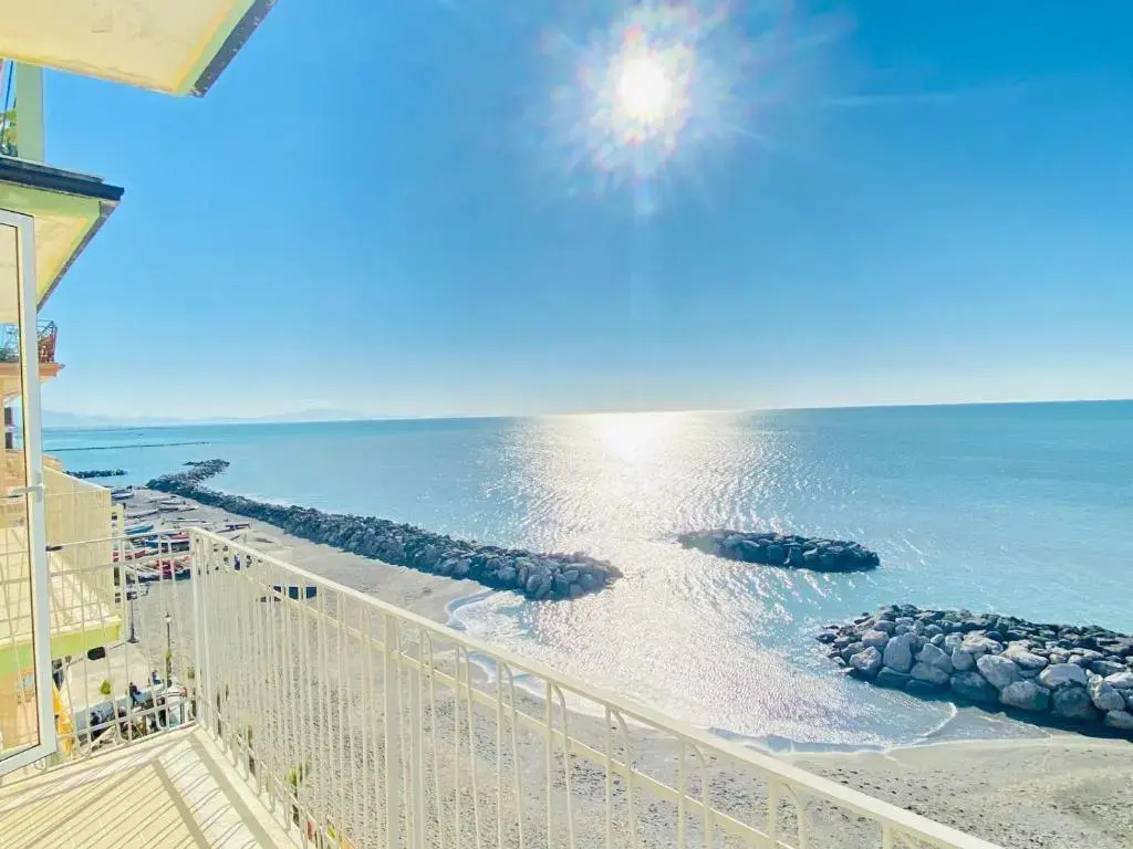 Sea View Apartment 5 mt from the beach