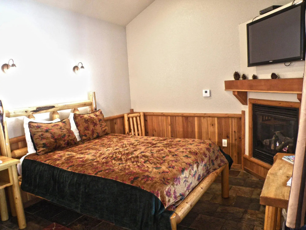 The Lodge at Detroit Lake