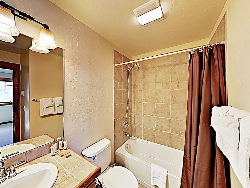 New Listing! Stylish Townhome W/ Private Hot Tub 3 Bedroom Townhouse