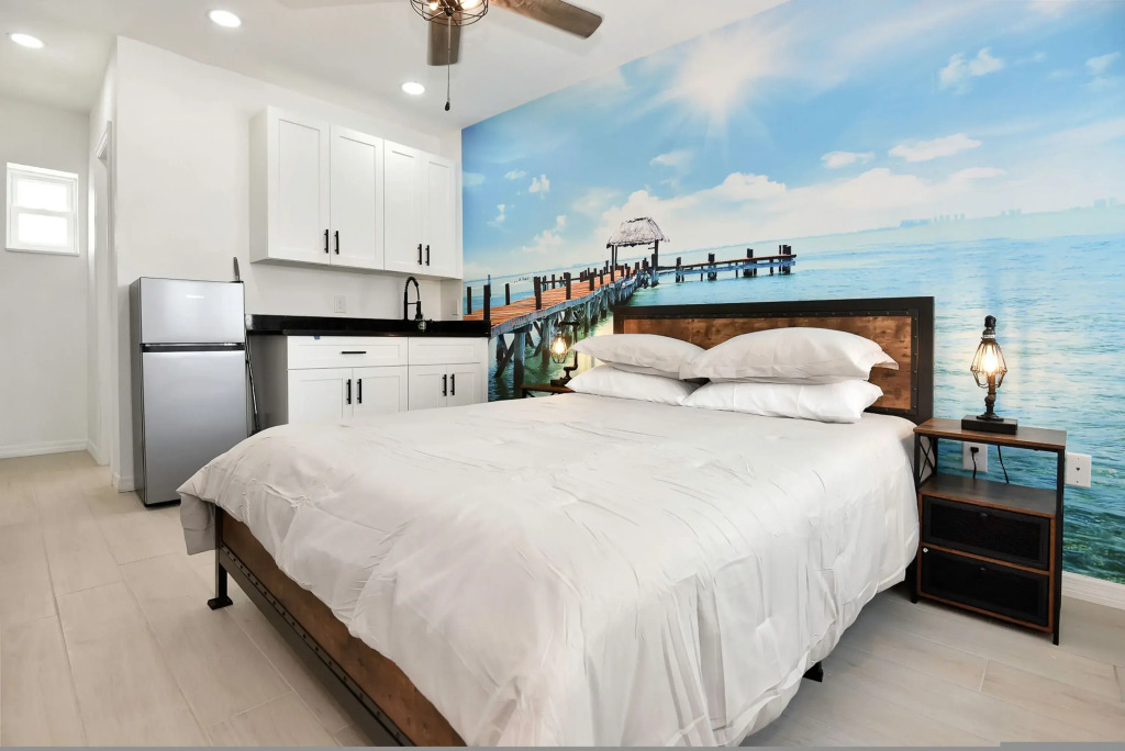 Cozy Studio Suite Near Beach w Kitchenette #5