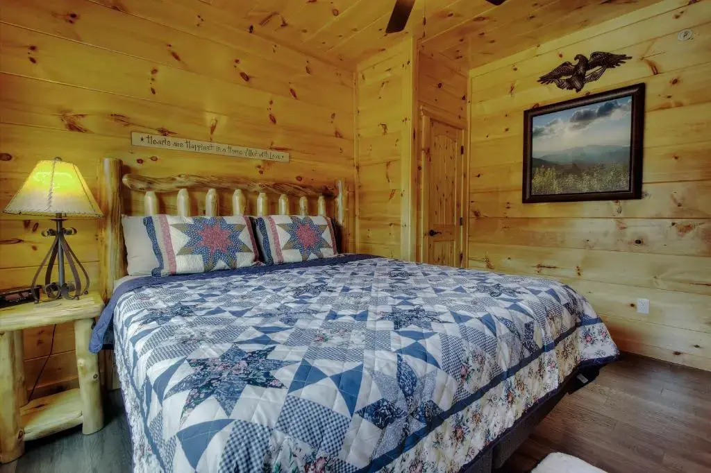 Luxury 5bed/6ba Cabin: Theater, Pool Room, Hottub!