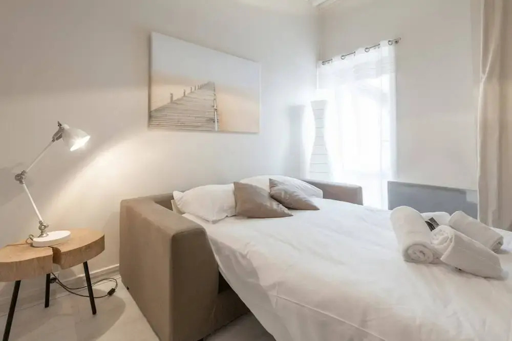 Charming Studio for 2 near the Metro by GuestReady