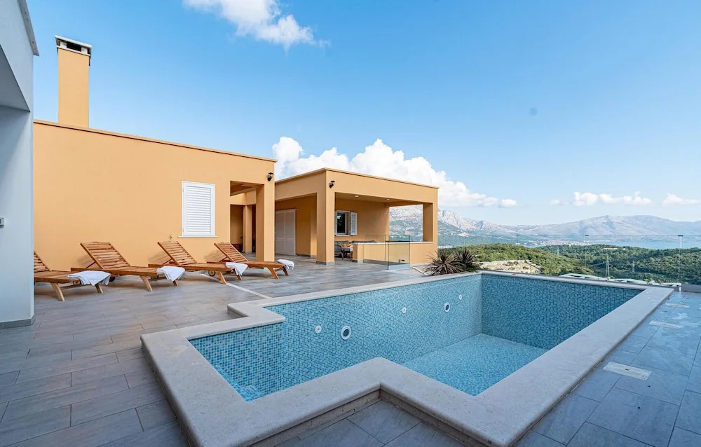 Stunning Home In Zrnovo With Sauna