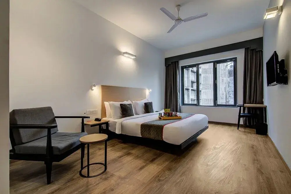 Super Townhouse Lakdikapul