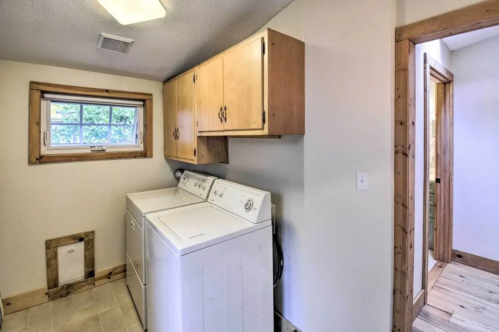Wheelchair-accessible Belfair Cabin w/ Patio!