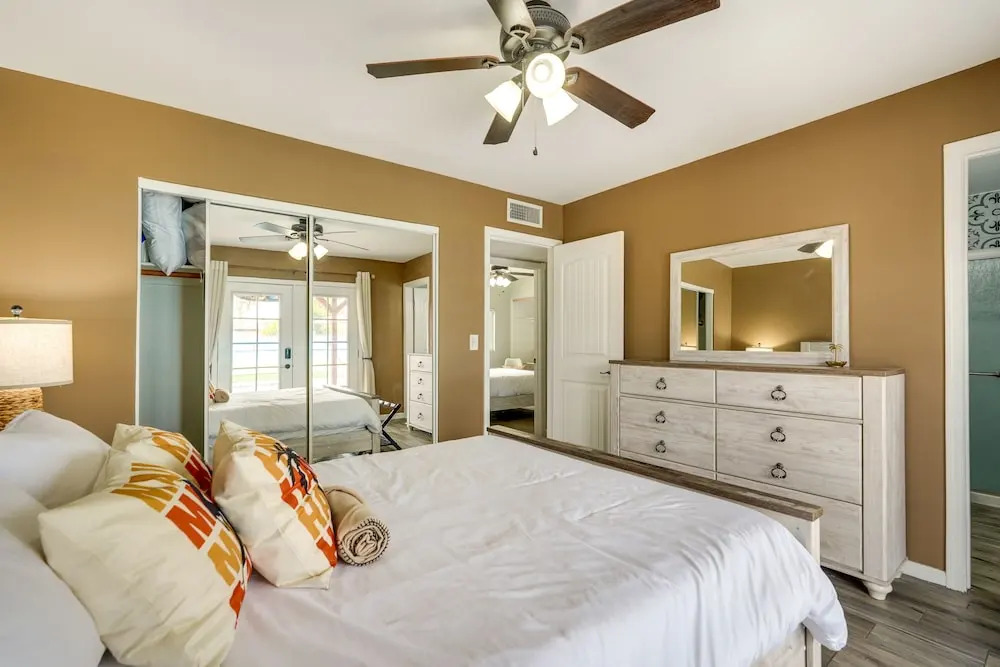 Glendale Getaway: Swim, Putt, Grill, & Relax!