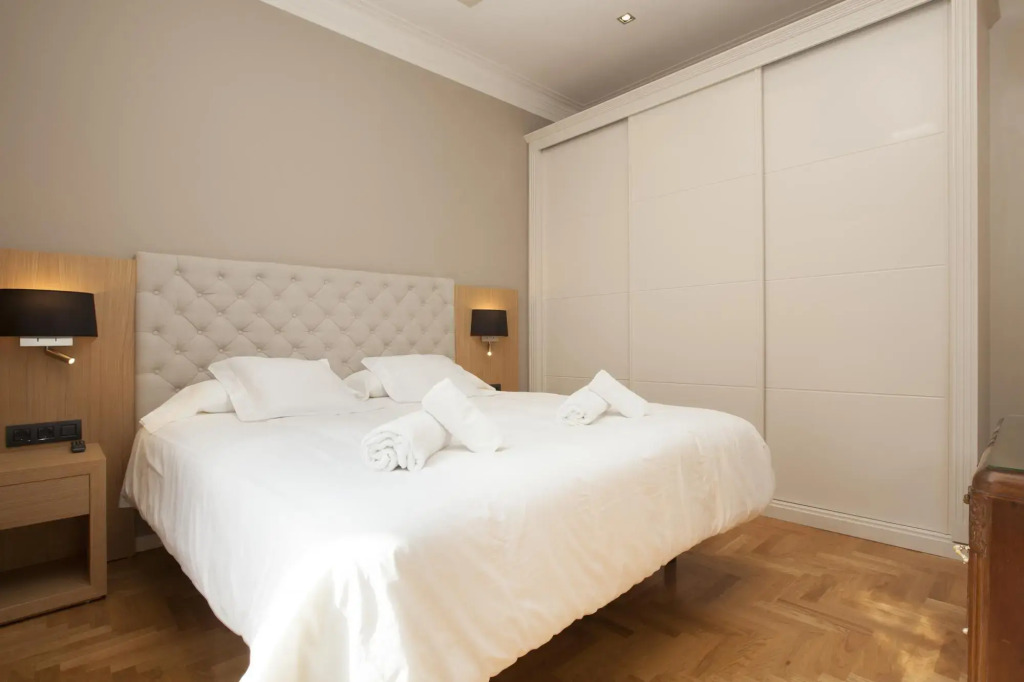 SAGRADA FAMILIA   Sagrada Familia Luxury Flat for 6