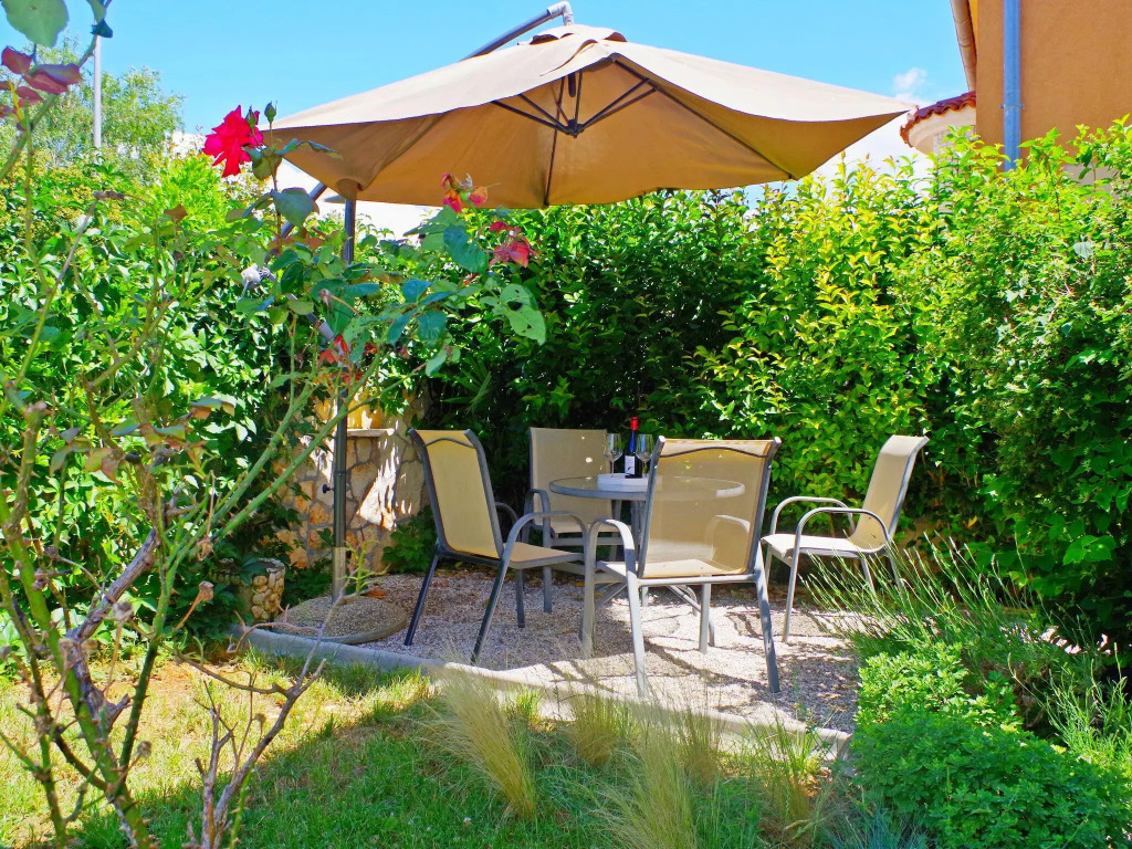 Comfortable apartment with covered  terrace and fenced garden