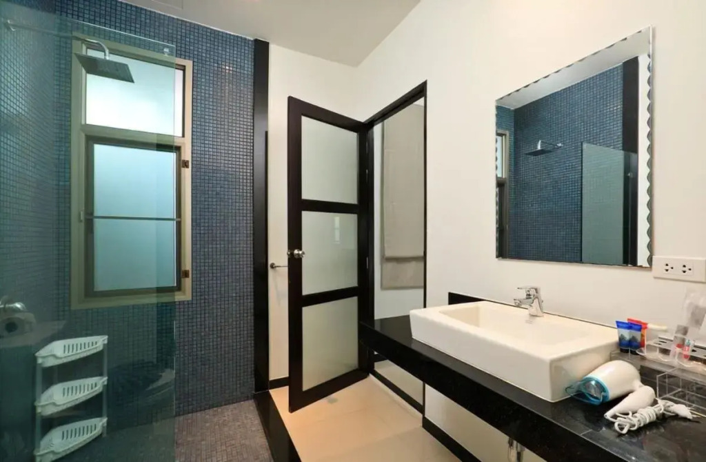Villa Heni Private pool 3BR villaNaiharn beach