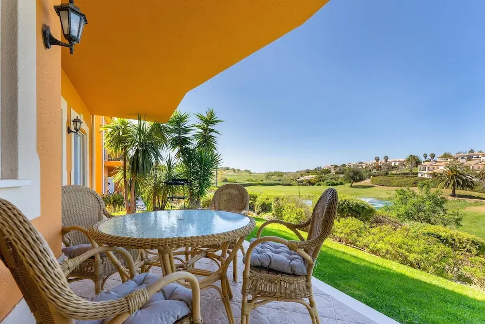 Lakeview Private Garden & Pool
