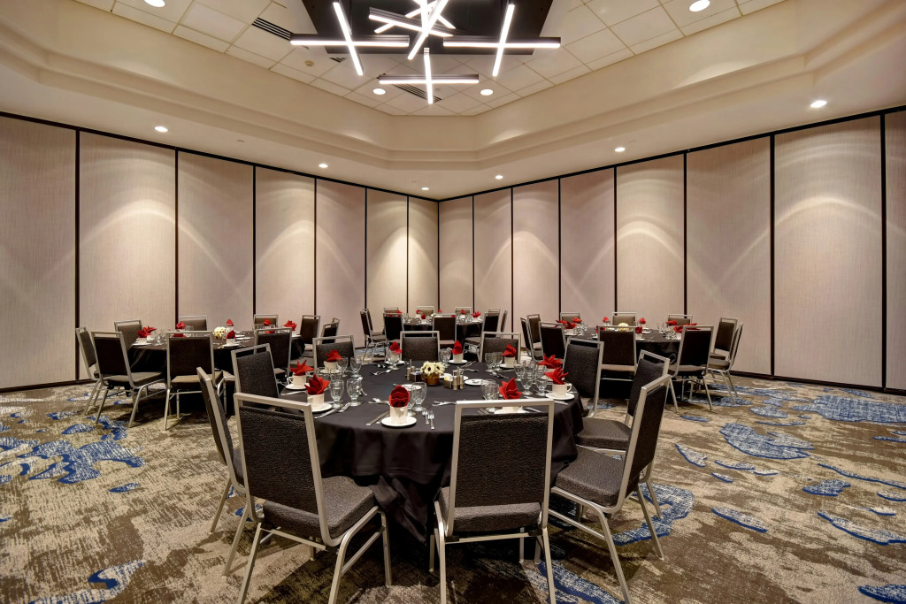 Отель Embassy Suites by Hilton Charleston
