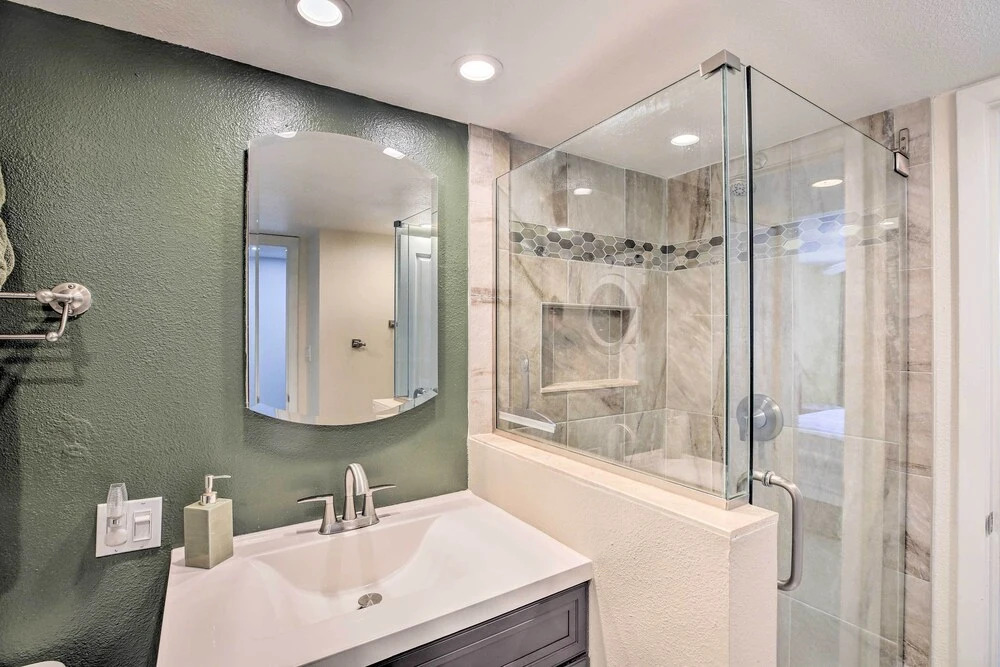 Sunny Siesta Key Condo w/ Beach Access + Pool!