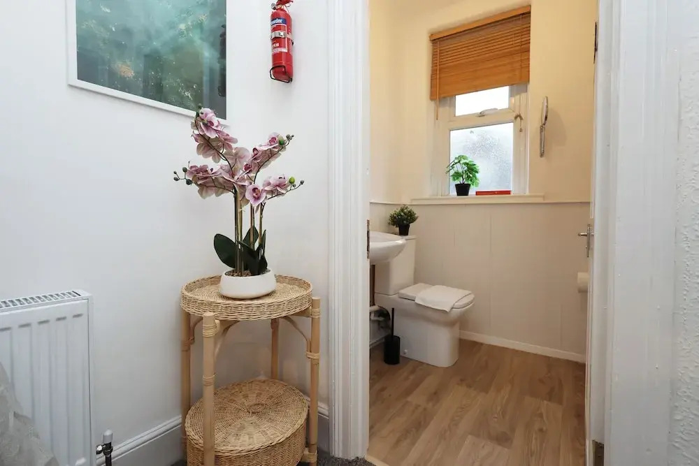 Cardiff City Guesthouse, Central Rooms, Fast Wi-Fi, On-Street Parking
