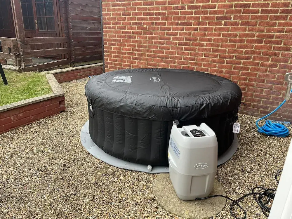 House - Sleeps 8 - Hot tub - Parking - Garden