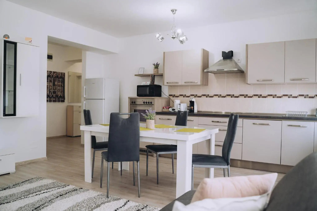 Class DeLuxe Apartments