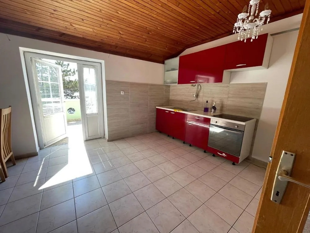 Red Apartment for 05