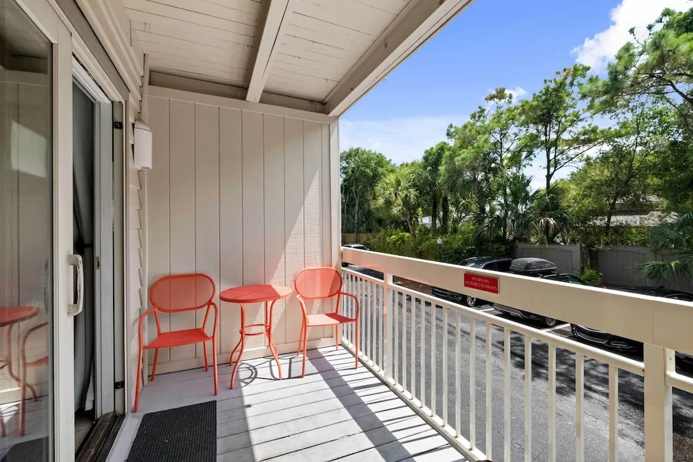 Walk to Bars & Shops: Resort Condo in Hilton Head!