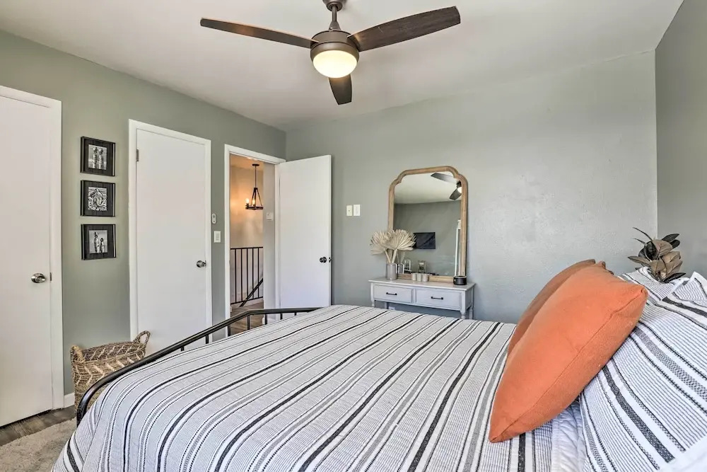7 Mi to Keystone: Mtn-view Abode w/ Deck!